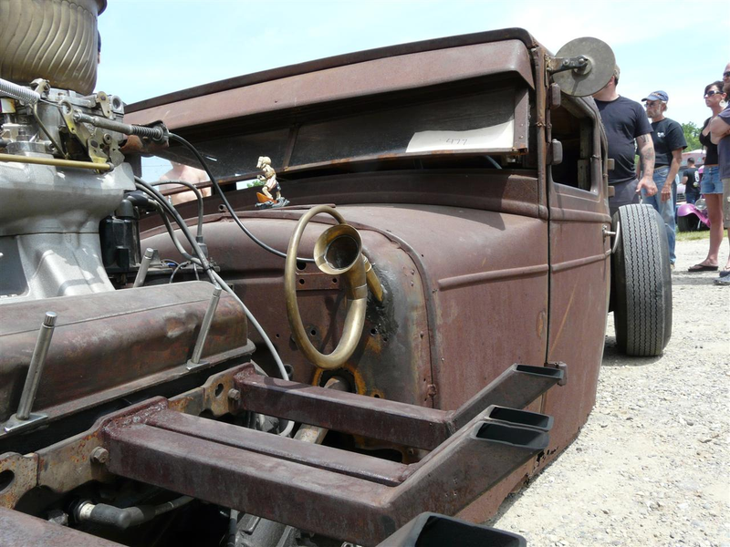 Illustration for article titled The Stupidest Awesome Car At Billetproof 2009: Lowest Car Ever